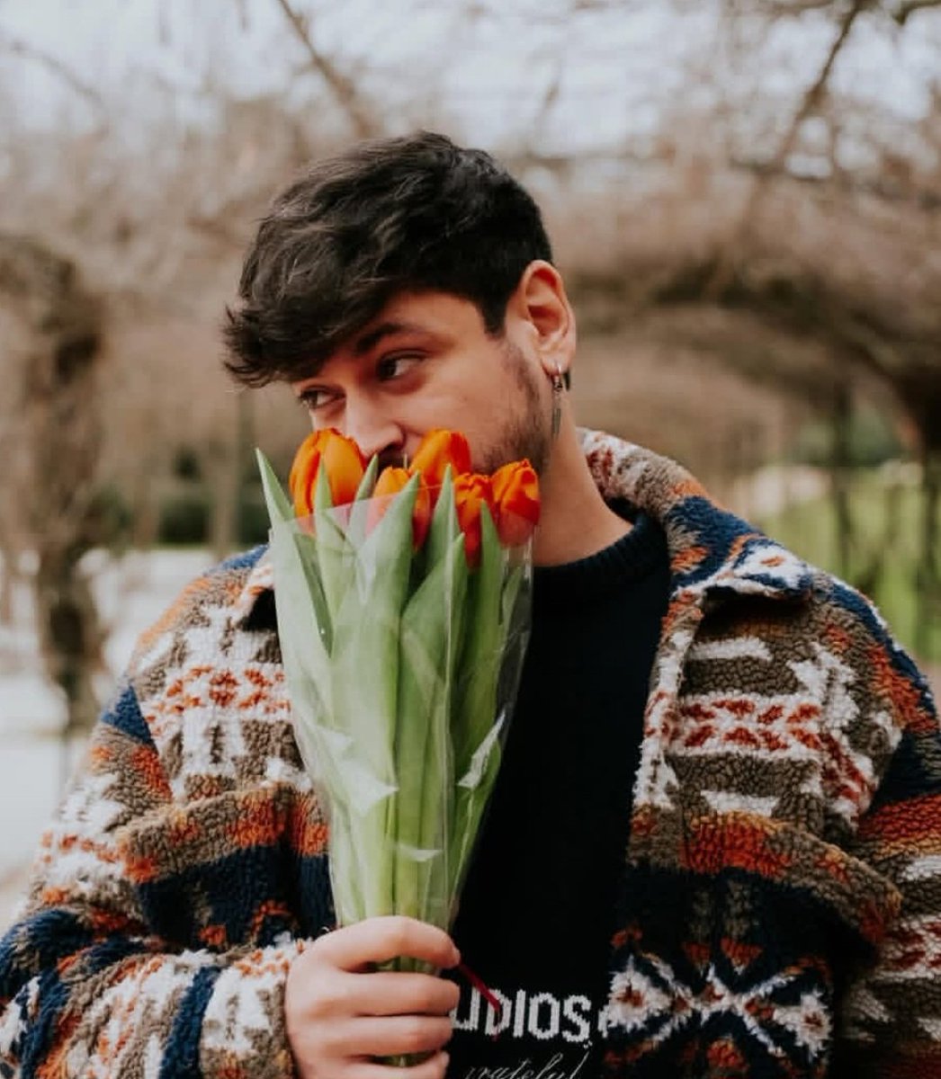 Voto para que #Tulipanes  de
<a href="/cepedaoficial/">Luis</a> sea N°1 en el Top50 
de <a href="/canalfiesta/">Canal Fiesta Radio</a> con <a href="/dominguezja/">José A. Domínguez</a> 
#N1CanalFiesta5