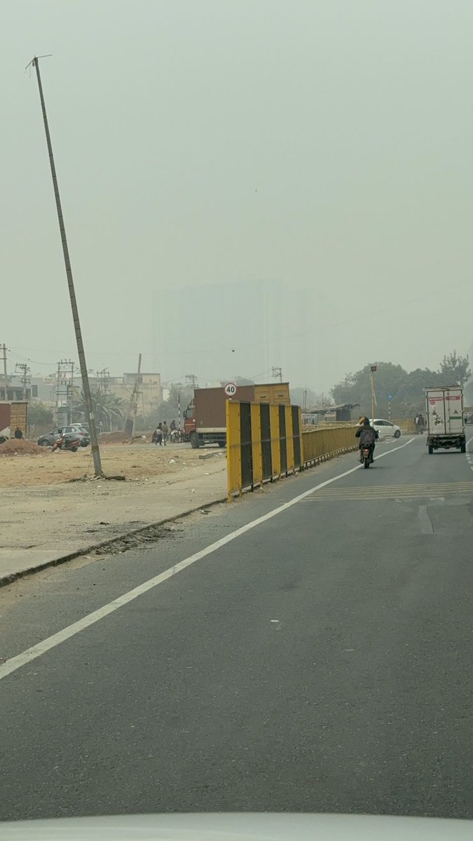 rohitguptaaca's tweet photo. @NHAI_Official Dwarka eway is fully access controlled but your contractors have left the entry and exit of wine shop around sector 109. It’s a safety hazard as at 200 people drink here every day and access the eway. Pls do something. @cmohry @police_haryana https://t.co/3QO6sWxsMR