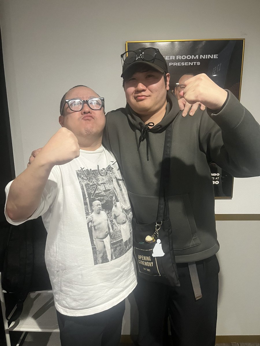 たべちー tweet media