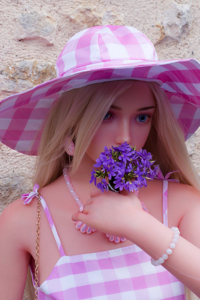 XYCOLO2's tweet image. 从客户的视角，看到娃娃被赋予的生活感真的太治愈了💖 喜欢莹的娃友们，私信解锁更多
From a customer’s perspective, seeing the lifelike charm brought to Cindy is truly heartwarming！To all doll lovers feel free to contract us to unlock more details .
E-mail:xycolo2@126.com