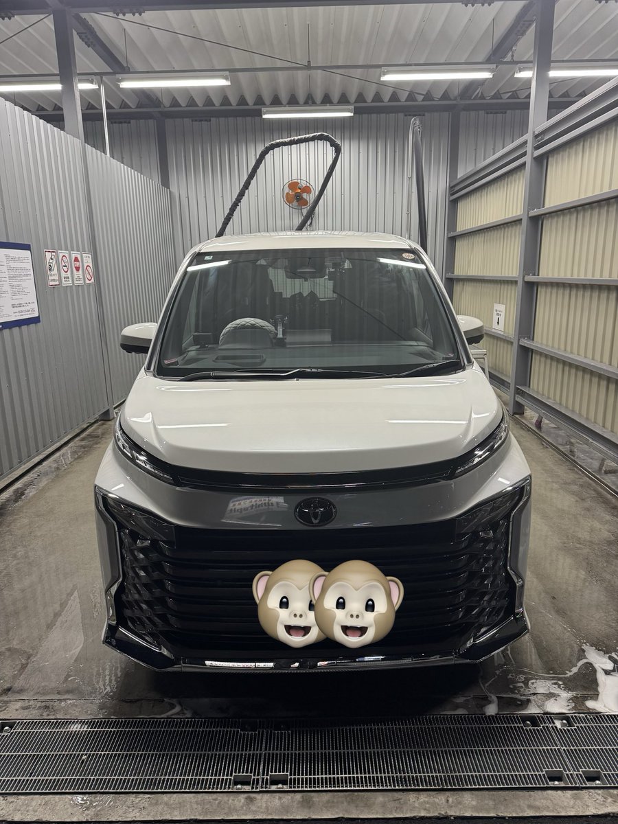 kitanobancyou6's tweet photo. 車雪とかで❄️汚くなってきたので洗車に行って来ました🚘
家のガレージは狭くて軽しか入らないので家の近くに良い洗車場出来て良かった✌🏻
愛車の手入れは最高😃
#ヴォクシー 90系
#TOYOTA https://t.co/AemfyXFZZx