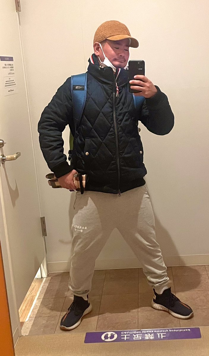 nova1471's tweet image. 明日も仕事なので今日のジムはここまでにして帰りますm(_ _)m
写真は一昨日のだけどほぼ同じ格好なのでヨシ👉