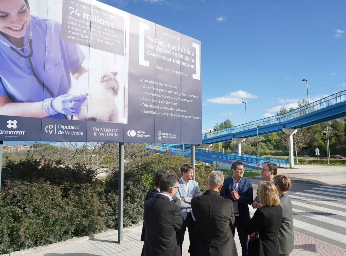 Jorge Rodríguez destaca el treball coordinat d’Ajuntament i Generalitat per traure endavant el nou hospital, el Palau de Justícia i la Facultat de Veterinària.

ℹ️ Més info: ontinyent.es/va/noticia/jor…