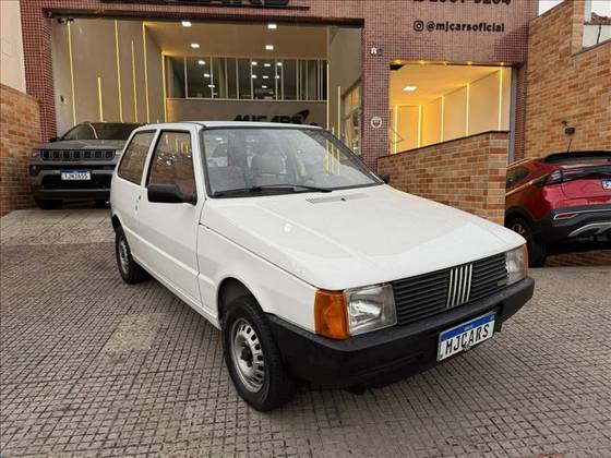 ThiagoSouMes's tweet photo. @essediafoilouco Foi um Fiat Uno 1995 1.3 a álcool. Parecido com esse da foto. Esse era guerreiro. Eu tinha uma fita K7 do Raimundos, ouvia na maior altura. Hahahahahahhahahaha https://t.co/aD2KdeF9VP