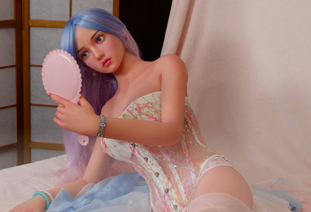 XYCOLO2's tweet image. 从客户的视角，看到娃娃被赋予的生活感真的太治愈了💖 喜欢莹的娃友们，私信解锁更多
From a customer’s perspective, seeing the lifelike charm brought to Cindy is truly heartwarming！To all doll lovers feel free to contract us to unlock more details .
E-mail:xycolo2@126.com