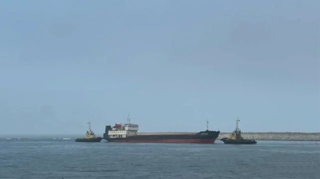 ClimateNetWork_'s tweet photo. Officials in the #CaspianSea port of #Makhachkala are reporting that the crew of an Iranian-flagged cargo ship has been saved after the vessel issued a distress call. It was the second incident this month involving an Iranian vessel in the Caspian Sea. https://t.co/1EDM8T8tMy https://t.co/InwaD7gvR8