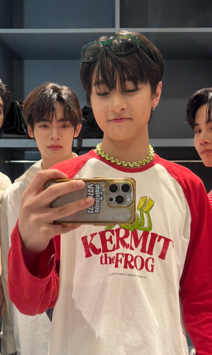 lovelymoonday's tweet image. เอ็นดูสตกติดเคสโทรศัพท์เวฟมาก ตอนวันเด็กก็เขียนในการ์ดว่าโตมาอยากเป็นตัวเอง เป็นตัวเองได้เต็มที่เลยน้า เพราะเป็นเวฟถึงได้มีคนเอ็นดูเย้อแยะขนาดนี้เลย 🥺

#waavetnp ; @waavetnp