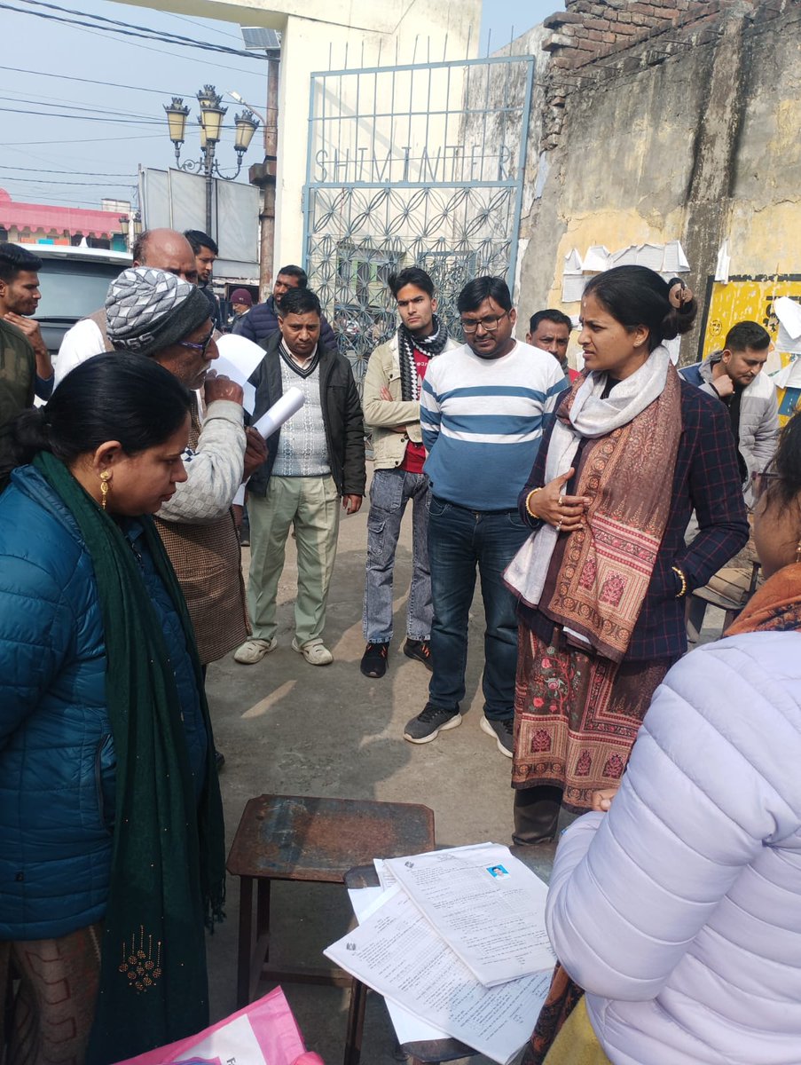 deo_amroha's tweet photo. दिनांक 31-01-2026 को बूथों पर BLO द्वारा आलेख्य मतदाता सूची एवं ASDD सूची को पढ़कर सुनाया गया, जिसके क्रम में जिला निर्वाचन अधिकारी, अमरोहा के द्वारा 39धनौरा वि0स0क्षे0 के बूथसं0 251 से 257 शिव इन्टर कालेज, गजरौला पर भ्रमण कर निरीक्षण किया गया। https://t.co/zwaDUVWQm4