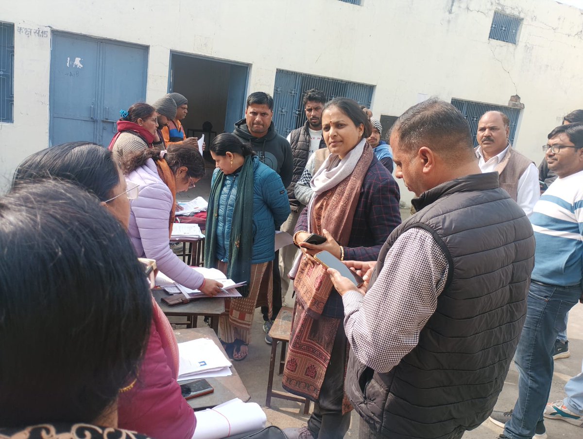 deo_amroha's tweet photo. दिनांक 31-01-2026 को बूथों पर BLO द्वारा आलेख्य मतदाता सूची एवं ASDD सूची को पढ़कर सुनाया गया, जिसके क्रम में जिला निर्वाचन अधिकारी, अमरोहा के द्वारा 39धनौरा वि0स0क्षे0 के बूथसं0 251 से 257 शिव इन्टर कालेज, गजरौला पर भ्रमण कर निरीक्षण किया गया। https://t.co/zwaDUVWQm4