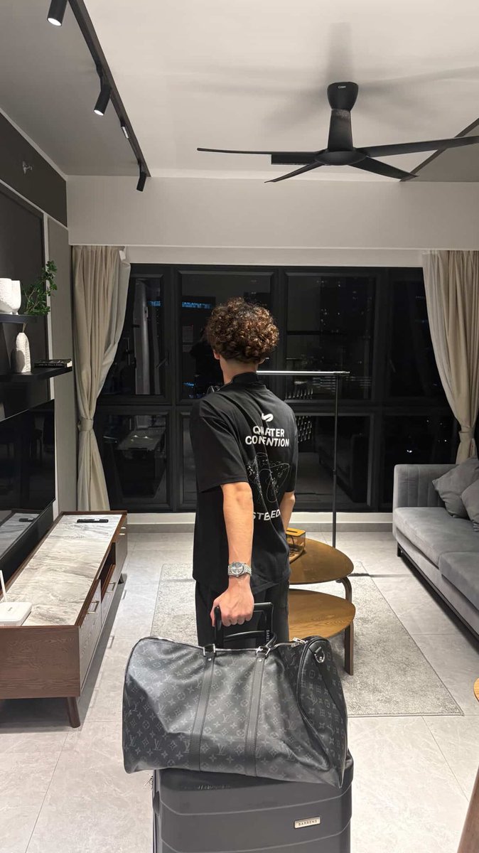 Premier voyage à 17 ans
Paris -> kuala lumpur 🇲🇾