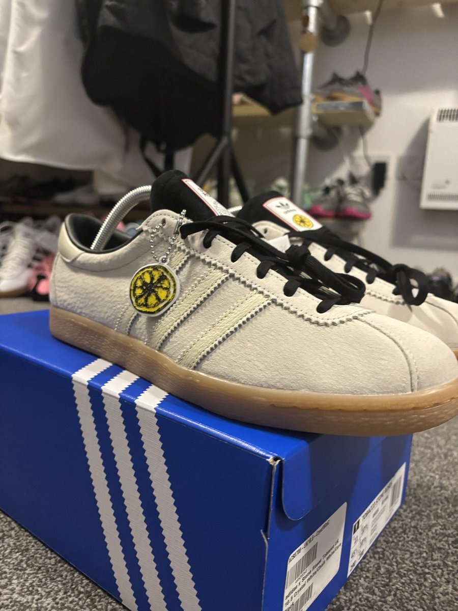 stonedlove1982's tweet photo. Stone Roses 🍋 x Adidas Tobacco
-
#stonedlove1982 #adidas #stoneroses #endclothing 👟 https://t.co/OYfD6SsEoY