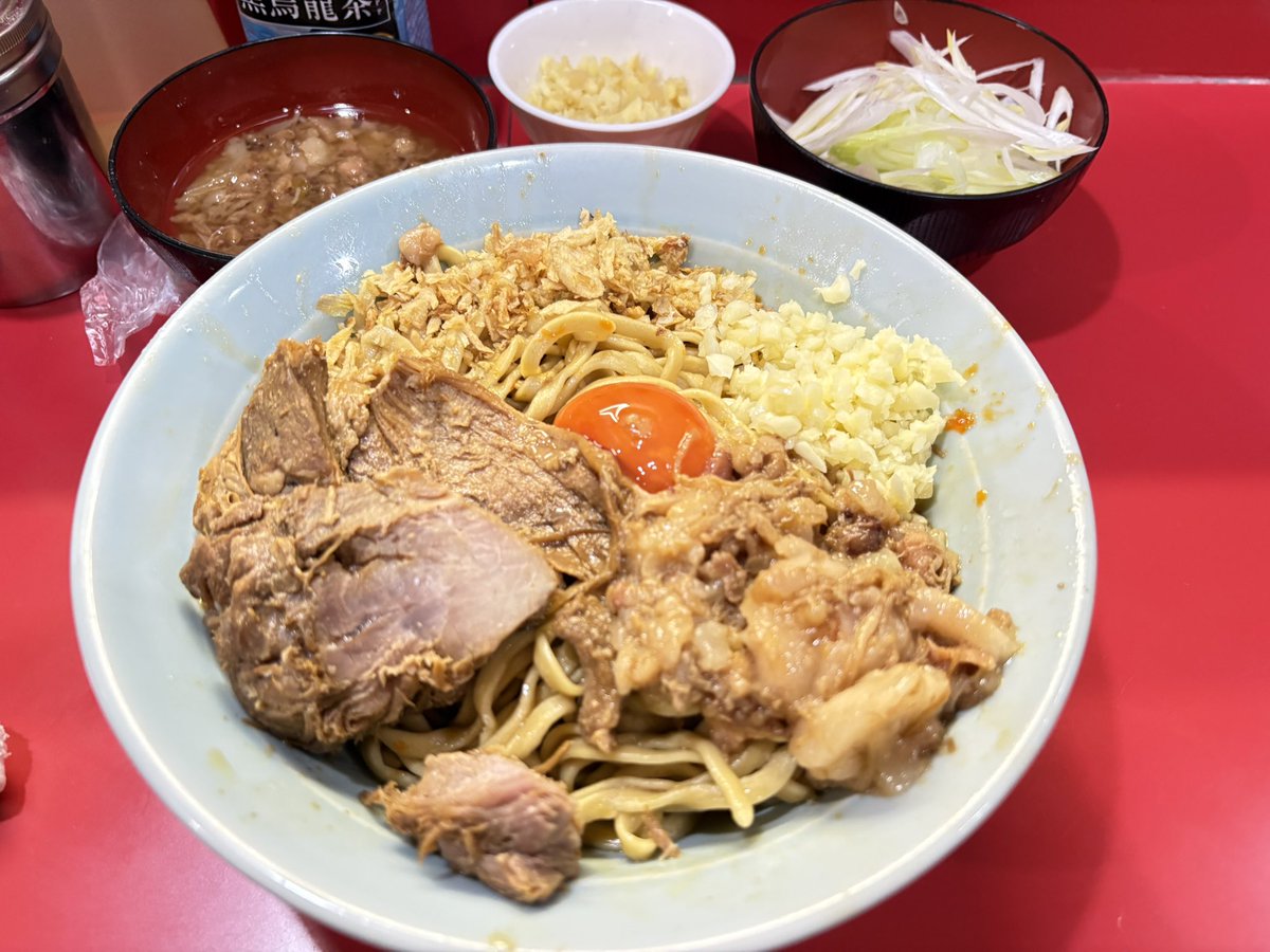 ラーメン 富士丸 梶原店

釜玉300ｇ             ¥1100
ブタカスアブラ       ¥100
ネギ                         ¥100
しょうが                  ¥50
コール:  硬 チョイニンニク チョイアブラ

釜玉食いて〜
半年ぶりに梶原突撃！

塩味とアブラの暴力がヤバイ👍

大大大満足！