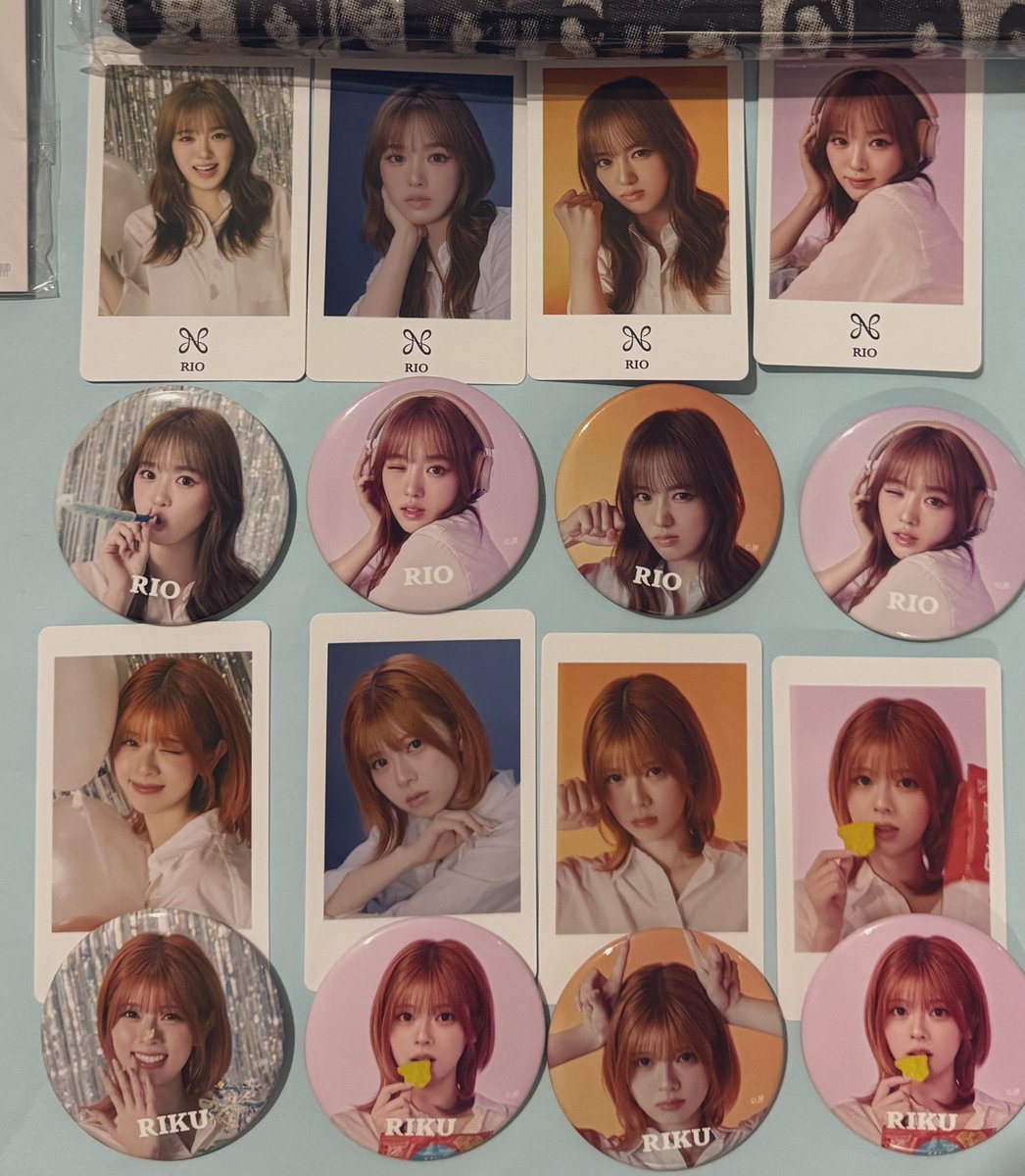 グッズきた！！🩵💛 喜怒哀楽フォトカ&缶バッジ&アクスタ可愛いすぎ