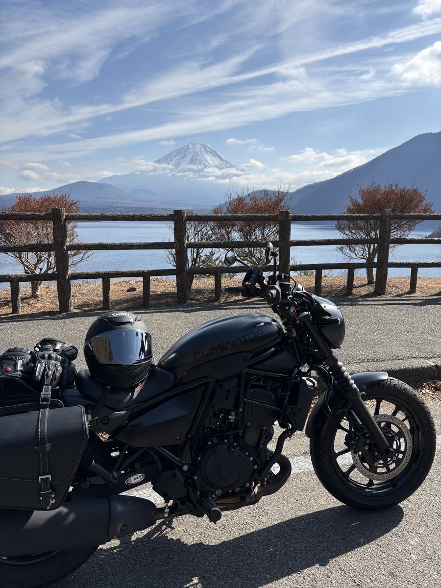 soraria1018's tweet photo. 久しぶりに更新します！
本日は山梨県へツーリング！！
#ツーリング #山梨県 #富士山 #ほうとう https://t.co/8Faf0TP7vJ