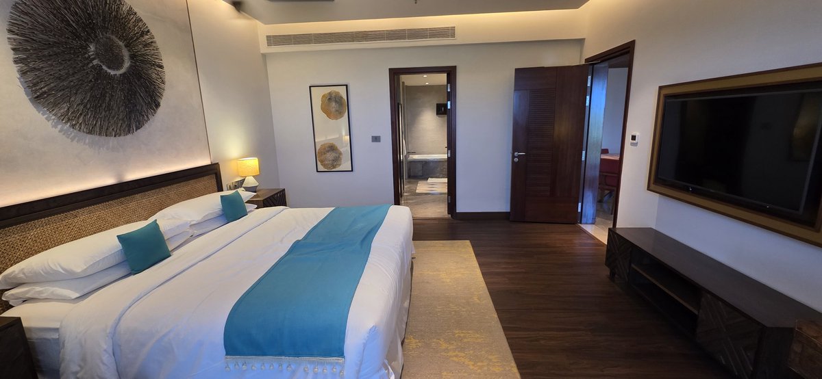 Luxury Stays for Less tweet media