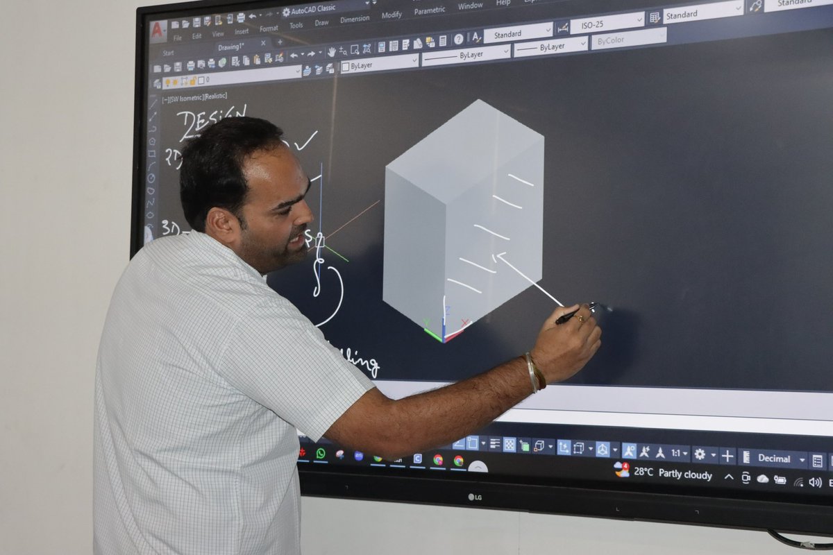 GSFCUniversity's tweet image. #GSFCUniversity students took part in an orientation on #3D Printing &amp;amp; Laser Cutting for POC and prototype development. The session combined CAD basics with hands-on laser cutting and 3D printing, boosting Industry 4.0 exposure and experiential learning. #GUIITAR #LaserCutting