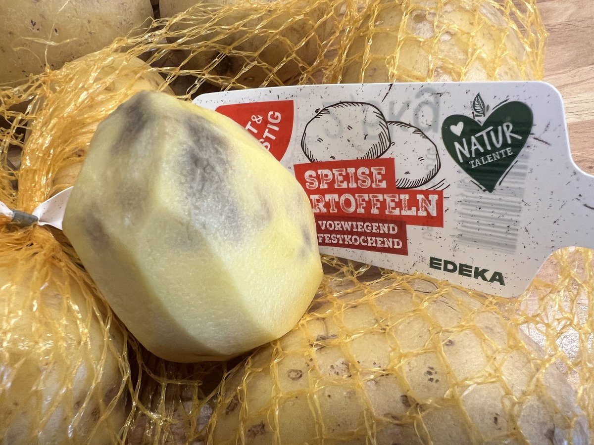 EDEKA - wir lieben Lebensmittel?
Schon lange ärgere ich mich über die schlechte Qualität von Speisekartoffeln.
Diese Mängel ziehen sich durch alle Preisklassen und Sorten.
Trotz Rekordernte bleiben die Preise hoch.
Die Meinung unserer Bauern würde mich mal interessieren.