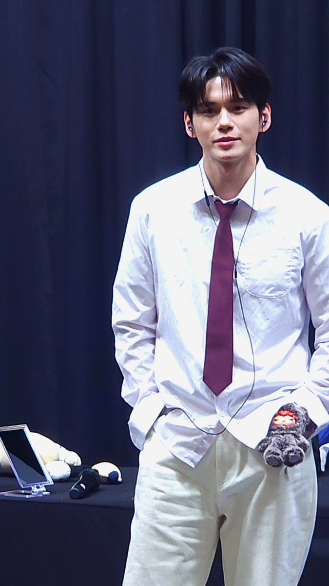 기현하셋을 가져갔어요
딸기우유맛 츄파춥스는 기각당했어요 아쉬워