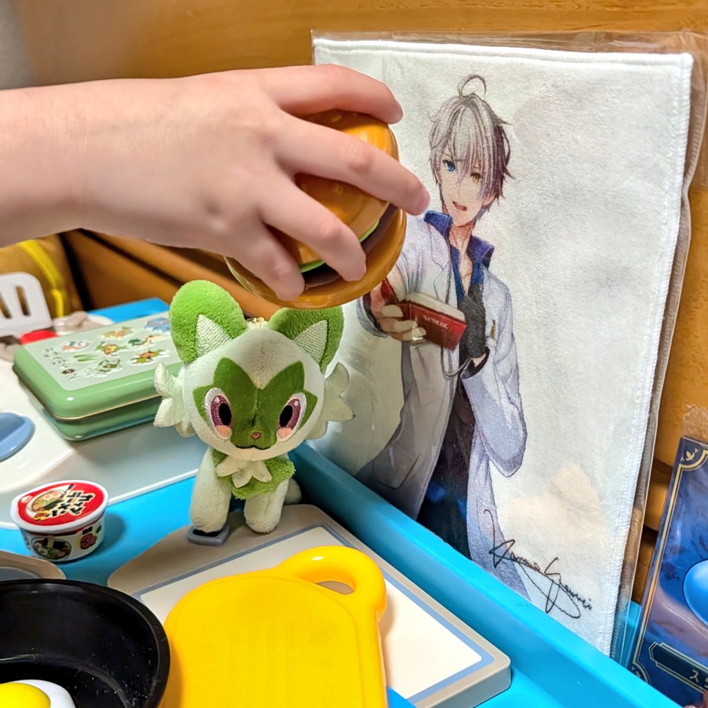 かなえ先生の今治タオル、おままごとでハンバーガー食わされてます