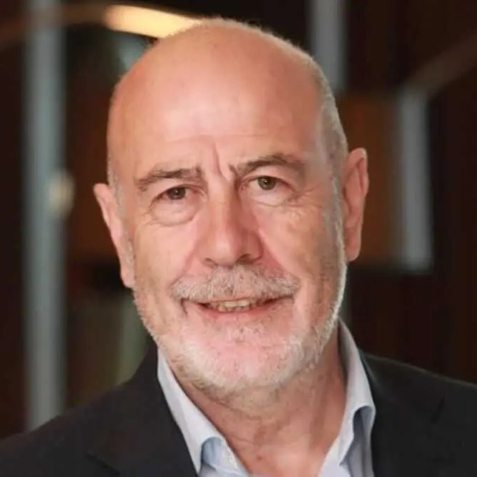 Absolutamente chocado pola noticia do falecemento do compañeiro Paco García. Só podo ter palabras de recoñecemento a toda unha vida de militancia na UPG e no BNG e ao inmenso labor que realizou en defensa dunha Galiza soberana e dun Allariz mellor. Grande abrazo á súa familia.