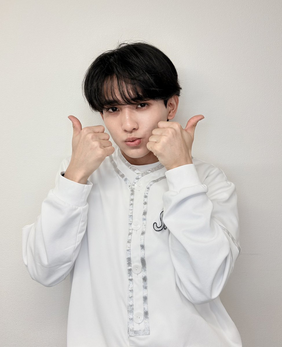 ⋱ Masato's Message ⋰
￣￣￣￣￣￣￣￣￣￣￣
お疲れ様‼︎
本日は仙台でのリリイベ・合同スペシャルイベント
ありがとうございました！
お久しぶりの方も、遠くから見に来てくれた皆んな、はずかしがりやの皆んな、来てくれてほんと嬉しかった‼️
明日はとうとう
リリイベファイナル！