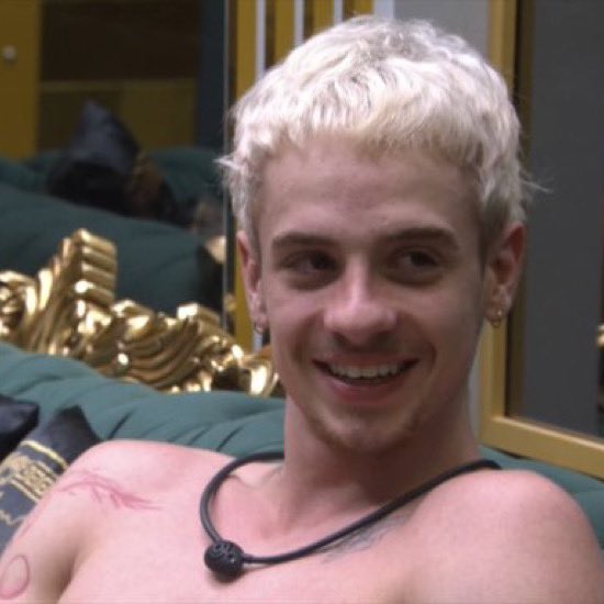 updatecharts's tweet image. Babu levantou a hipótese da relação entre Milena e Ana Paula ser "bonita ou abusiva", e Juliano rebateu.

Babu: “Tão deixando ela [Milena] grande no jogo. É bonita a relação dela com a Ana Paula. Deixa a parada aprofundar. É bonita ou abusiva?”  

Juliano: “Que abusiva, mano? É…