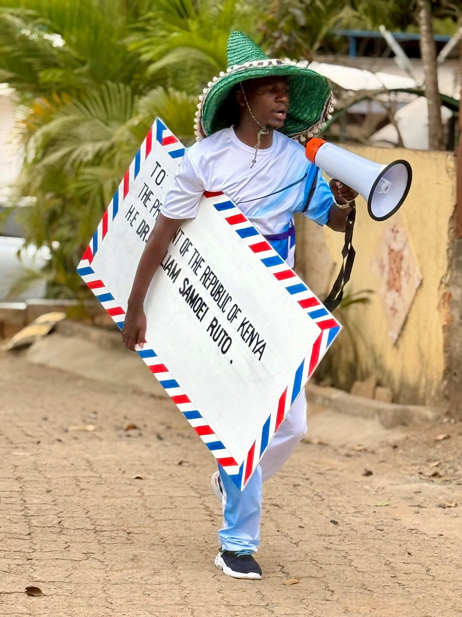Kenneth_Muema's tweet photo. Kamba Musician Biez Kaviru is delivering this letter to the President of Kenya William Samoei Ruto.

He is dedicated to walking from Kitui County - Nairobi, Statehouse by foot to deliver the message.

"The letter is carrying the tears of the people of Republic of Kenya🇰🇪.So many people are dying in the villages because of Cancer. The monster is eating our fathers,mothers,brothers and sisters silently".

We are requesting you to DECLARE CANCER AS A NATIONAL DISASTER from kitui to harambee house.

RETWEET WIDELY!

#CancerWalk
