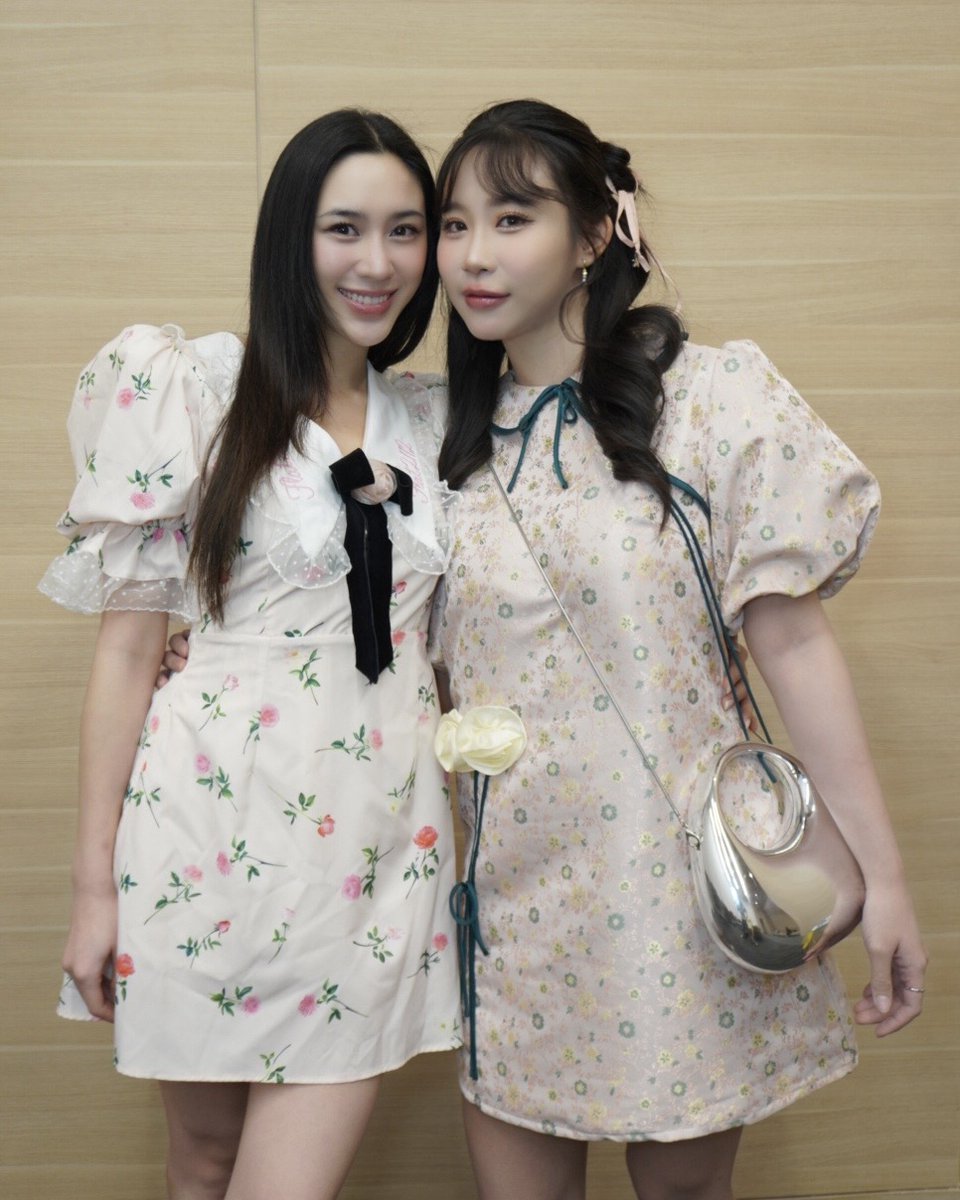 KongthupsArtist's tweet photo. "พลอย-แพนด้า" วันนี้ขอมาในลุคสวย น่ารัก สดใส ค่าาา 💖💐
#สนามอ่านเล่น2026xPloyPanda
#นายอินทร์สนามอ่านเล่น
#นายอินทร์สนามอ่านเล่น2026
#PloyPanda https://t.co/p7slioMfkd