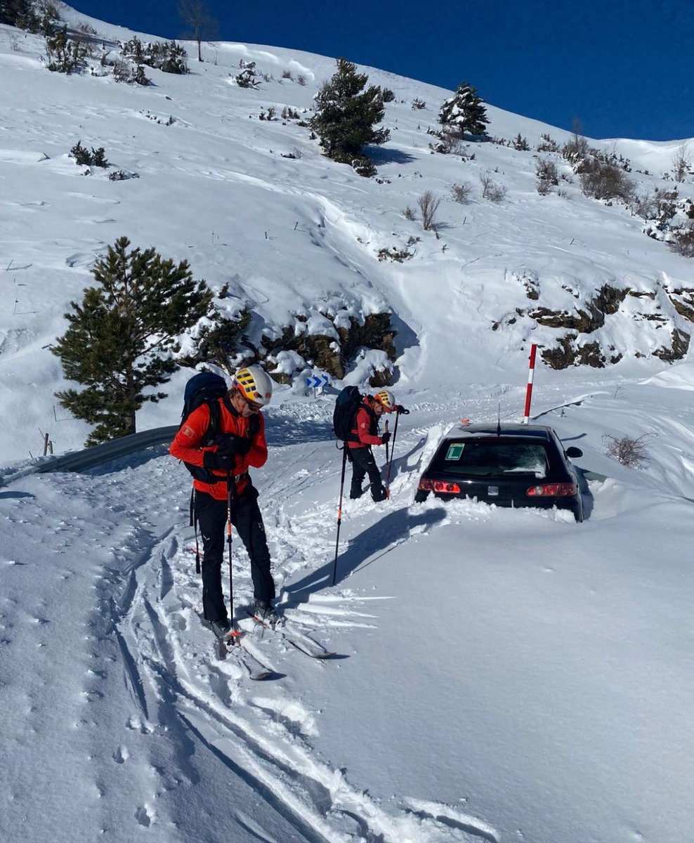 FastFurious_Bus's tweet image. Uns novatos na neve. Agora mais información, mais burros 🥲🫵❄️