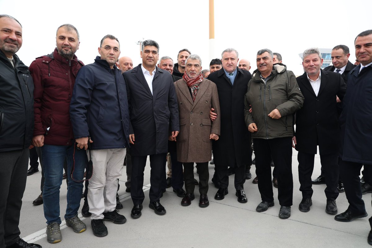 canturkalagoz's tweet photo. 📍Iğdır

Iğdır’ımıza ziyarette bulunan Gençlik ve Spor Bakanımız Sayın Osman Aşkın Bak ile geçmiş dönem Gençlik ve Spor Bakanımız Sayın Mehmet Muharrem Kasapoğlu’nu; Valimiz Sayın M. Fırat Taşolar ve AK Parti İl Başkanımız Sayın Ali Kemal Ayaz ile birlikte karşıladık. 

Nazik ziyaretleriyle Iğdır’ımıza güç ve moral veren Sayın Bakanlarımıza ilimize teşrif ettikleri için teşekkür ederim.