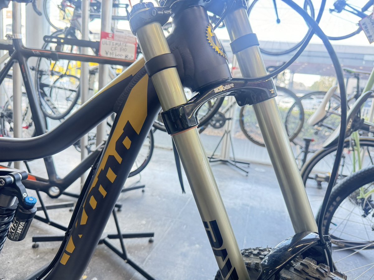 完成車紹介 2012 KONA OPERATOR コナの26インチ ダウンヒルバイクが 