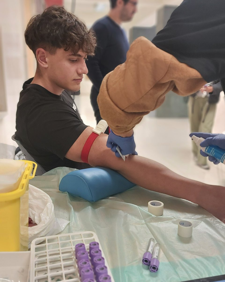 🧡 Un pequeño gesto que puede cambiarlo todo.
Así es el momento del registro como donante de médula ósea: una sencilla analítica que abre la puerta a salvar vidas.

Información, compromiso y solidaridad en acción.
Gracias por dar el paso. #CompatiblesConLaVida