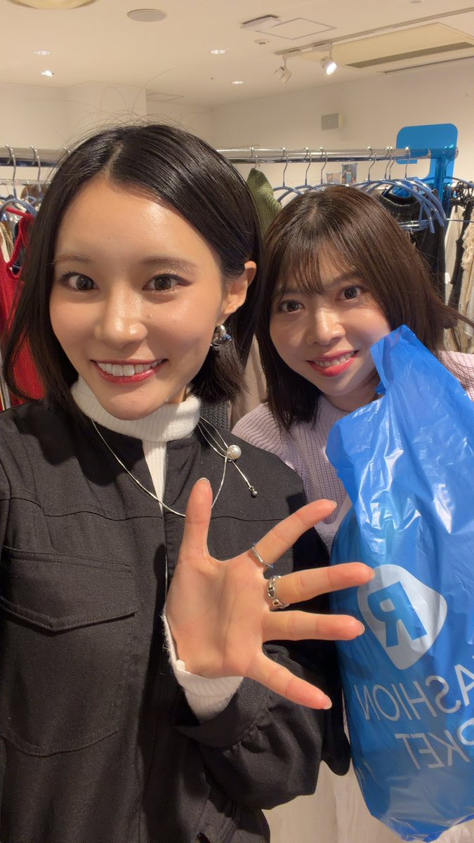 昨日も夜ごはん一緒に食べて、今日はもえみが出展してるフリマイベントに参戦っ🤜🏻🤍✨お洋服たくさん譲ってもらいました！今日も今日とて可愛かった〜〜🥹