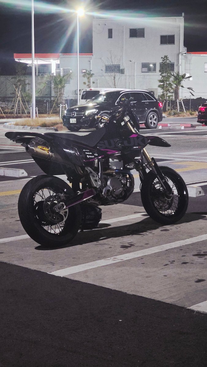 #自分のバイクに付けているマフラーはどこ製なのか言う
FMF