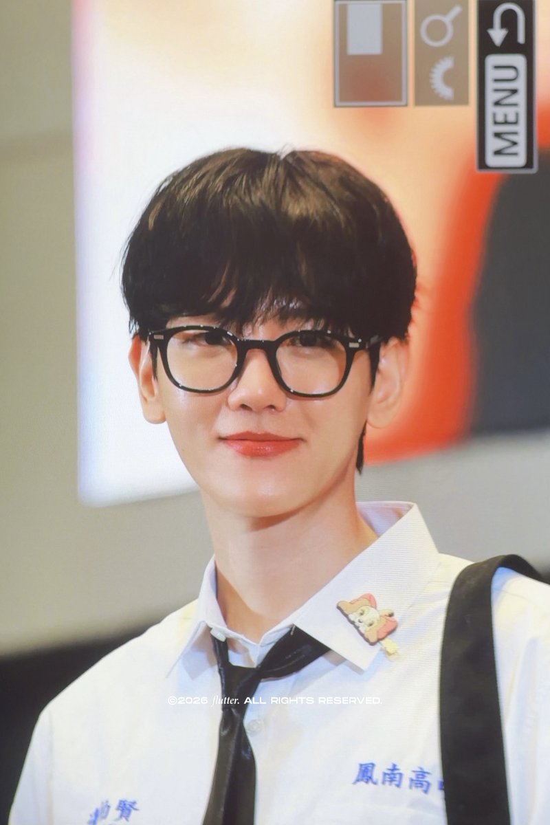 260131 교복큥.. 
#백현 #BAEKHYUN #ベッキョン <a href="/B_hundred_Hyun/">Baekhyun_EXO</a>