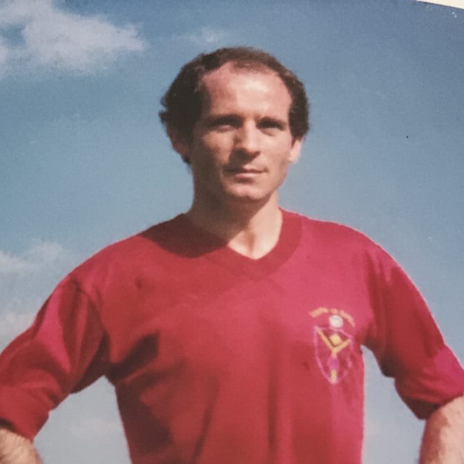 Siempre en el recuerdo, Seve.
Tu 7 seguirá corriendo por la banda y en la memoria de quienes te vieron jugar tantos años. 
El CF Venta de Baños acompaña a familiares y amigos en este momento.
Descansa en paz. ❤️💙❤️