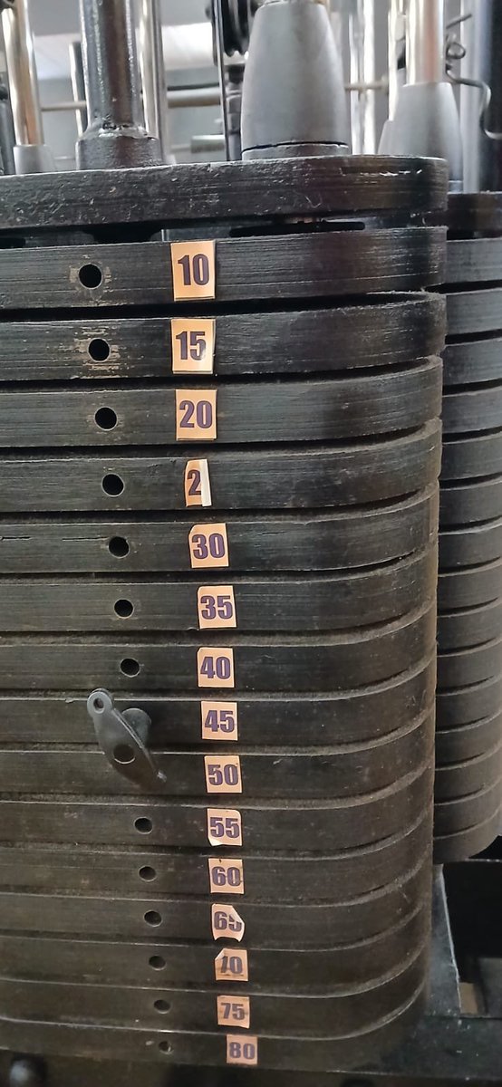 heeypel's tweet photo. Spor salonundaki ağırlıkların aynı boyutta olmalarına rağmen neden bu kadar farklı ağırlıklara sahip olabildiklerinin nedeni nedir ? https://t.co/Xd3LnMc8eU