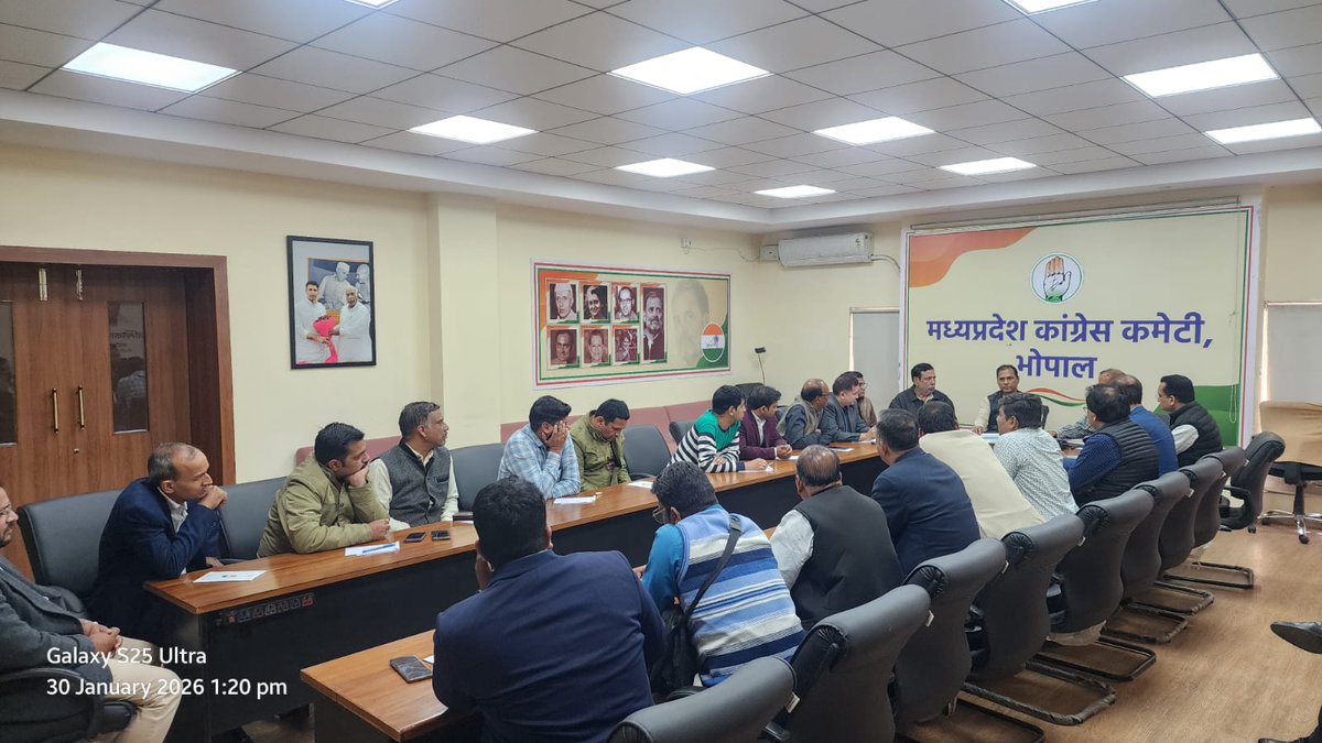 INCMP's tweet photo. प्रदेश कांग्रेस कार्यालय में मप्र कांग्रेस के चिकित्सा प्रकोष्ठ की प्रथम बैठक संगठन महामंत्री श्री संजय कामले जी, समस्त प्रकोष्ठ प्रभारी श्री महेंद्र सिंह चौहान जी एवं चिकित्सा प्रकोष्ठ के अध्यक्ष डॉ. सुदीप पाठक जी की उपस्थिति में आयोजित हुई। जिसमें आगामी कार्ययोजना के सदंर्भ में चर्चा की गई।