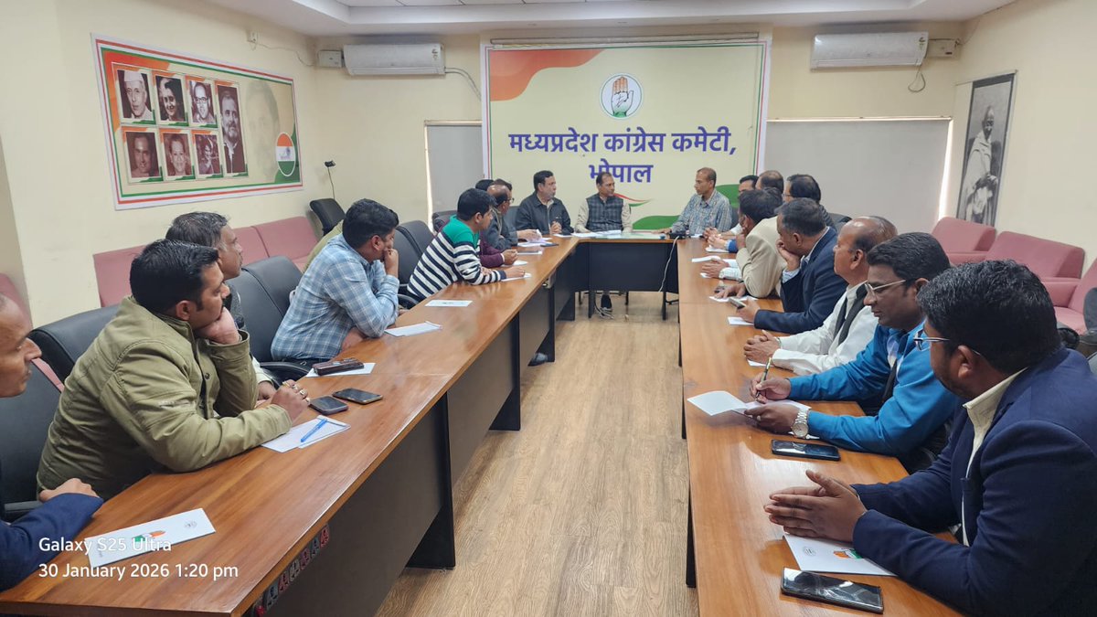INCMP's tweet photo. प्रदेश कांग्रेस कार्यालय में मप्र कांग्रेस के चिकित्सा प्रकोष्ठ की प्रथम बैठक संगठन महामंत्री श्री संजय कामले जी, समस्त प्रकोष्ठ प्रभारी श्री महेंद्र सिंह चौहान जी एवं चिकित्सा प्रकोष्ठ के अध्यक्ष डॉ. सुदीप पाठक जी की उपस्थिति में आयोजित हुई। जिसमें आगामी कार्ययोजना के सदंर्भ में चर्चा की गई।