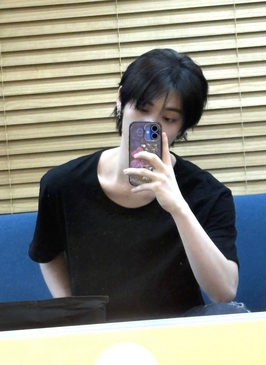 시벌너무존예라 입막음… 태사니셀카줘서고마오요♥️♥️