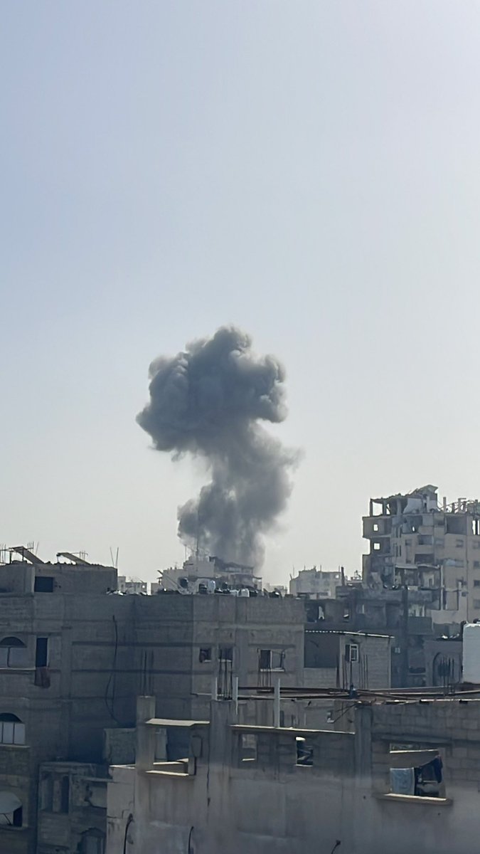 استهداف مباشر الآن من الطيران الحربي يدمر برج الداعور في شارع النصر غرب مدينة #غزة