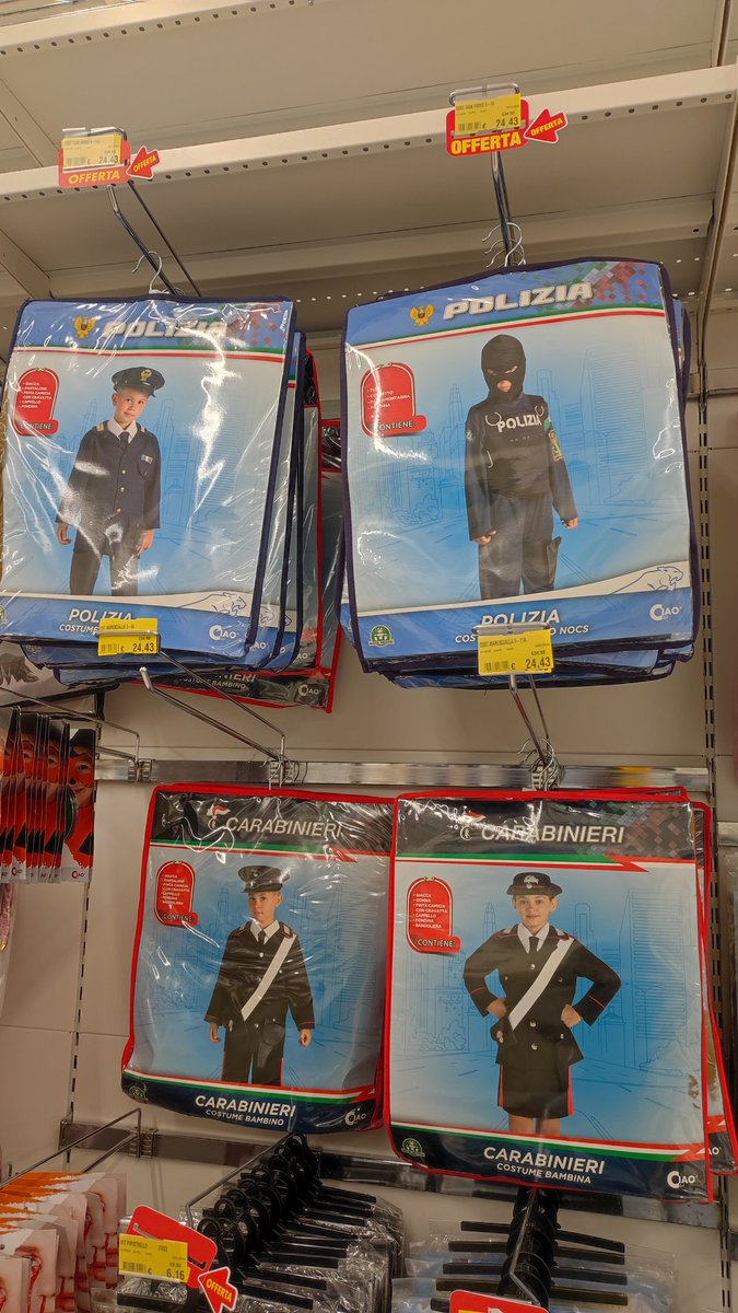 elisapdv_88's tweet photo. Pronto polizia?!
Adesso sí che é carnevale...
#Rubrichette✨
@AlbertoPots @EdoardoZaggia https://t.co/1x8vVOqomN