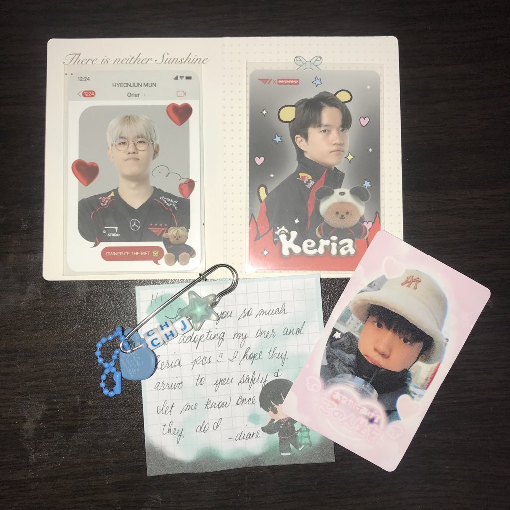 fairyuminxii's tweet photo. 𐙚 ‧₊˚ ⋅ #wonareigastos ⋆౨ৎ˚⟡˖ ࣪  

t1 won. Didn't expect a clean 3-0!! and I received my parcel 🥺 my first lol pc (and never last)😔🫶🏻 oner and keriaaaa. Thank you so much @forjyuhak for letting me adopt them

they are gonna stay at my ahof binder for a while🫶🏻 https://t.co/ImbsScofs2
