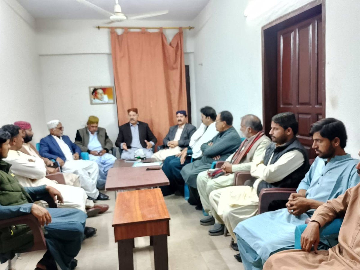 حيدرآباد, 

جيئي سنڌ رھبر ڪميٽي جو سربراھي اجلاس سخي ستار ڏنو چولياڻي ھائوس تي رھبر ڪميٽي جي سربراھ  چيئرمين جيئي سنڌ محاذ رياض علي چانڊيو جي صدارت ھيٺ جاري