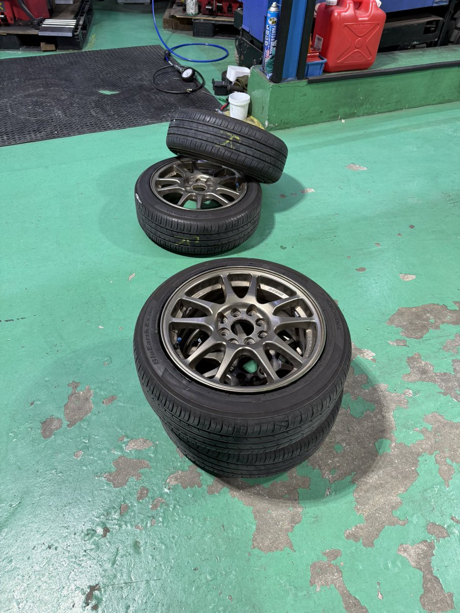 カプチのホイールについてたゴミタイヤを奇跡的に2025年式の6部山ブルーアースの廃タイヤに交換

乞食捗るわぁ