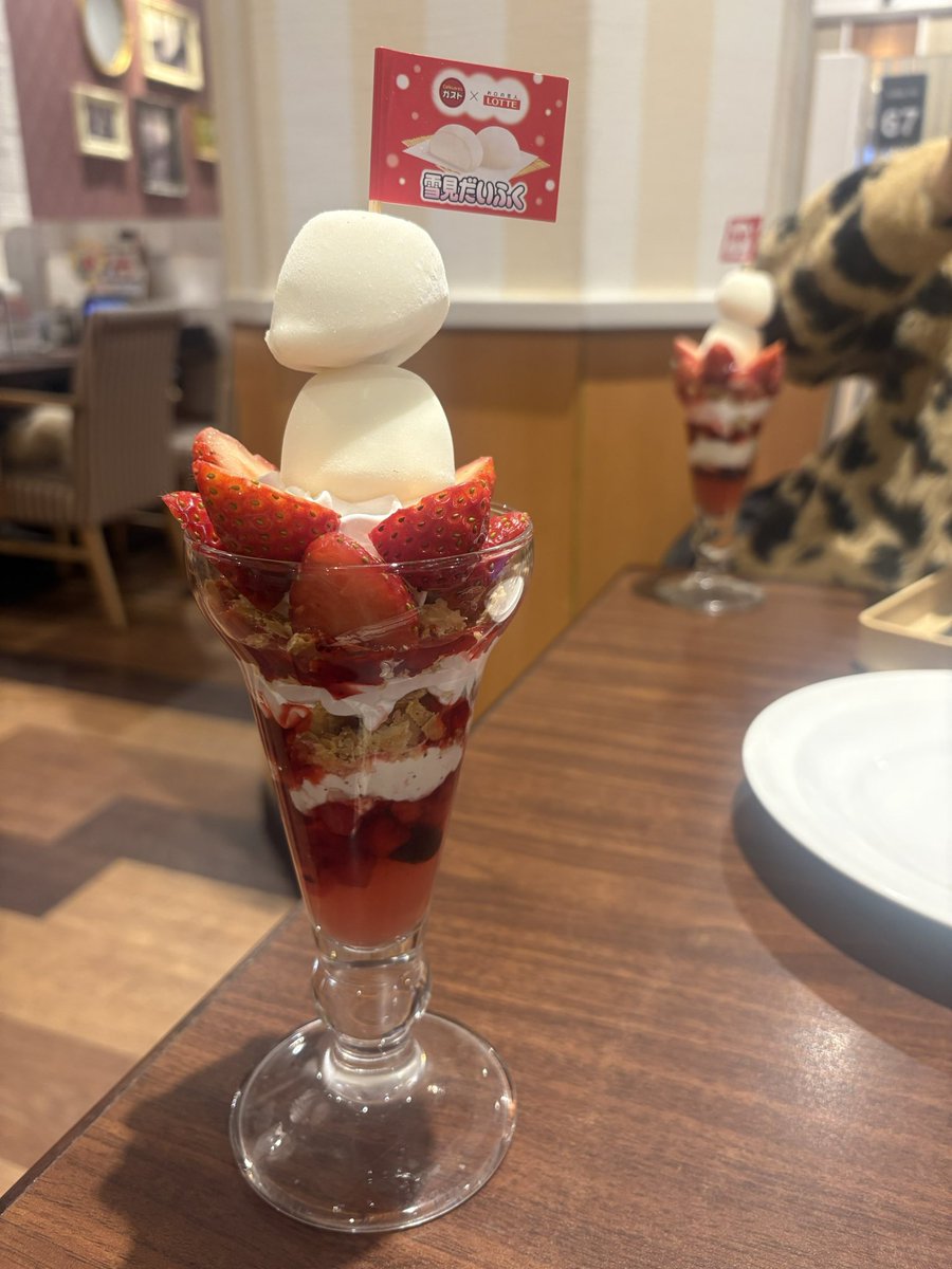 TrIcK705260's tweet photo. 遅くなりましたが、TëKMO+さん見に行ってきました〜🍓
まずシステムが面白くて、他の気になったバンドさんのグッズ500円分を購入出来���チケットは驚きでした。
全バンドさん良くて、最高の音楽DAYになりました🎶
#テクモプラス
#ふれふら
#ふせんべい
#the118s
#YetlowLight https://t.co/I0SzciQktx