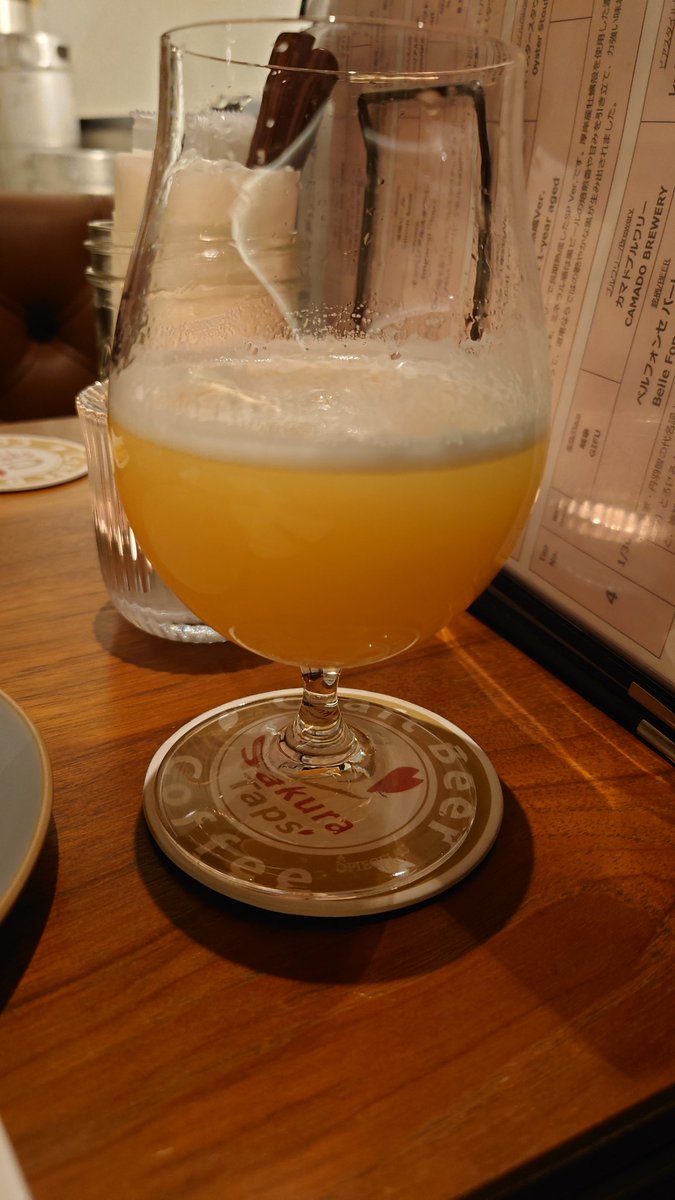 YCBF01's tweet photo. 横浜関内ノラねこ通り
#サクラタップス
ハイアル祭り開催中!
だけどお客さん多い!
続いては
愛知名古屋 #Totopia と #Cloudwater のコラボ クロリフィア(雲狂愛症)
DDH Hop TIPA
そうかハイアル祭りは黒い濃いのだけではないな
これはトリプルIPA
ガンガンいっちゃってる系の味
美味しい https://t.co/ya2vhdsNVw