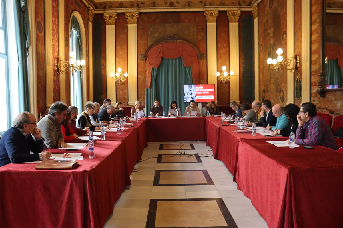 psoeburgos's tweet photo. ➡️@estherpcamarero contrapone el proyecto agotado y de castigo la ciudadanía de Mañueco con el modelo de compromiso del PSOE. 

🌹Reunión interparlamentaria del @psoeburgos  

💻https://t.co/mMIAUwSMHH

#BurgosGana #ComienzaElCambio https://t.co/59YZ1CrTPn