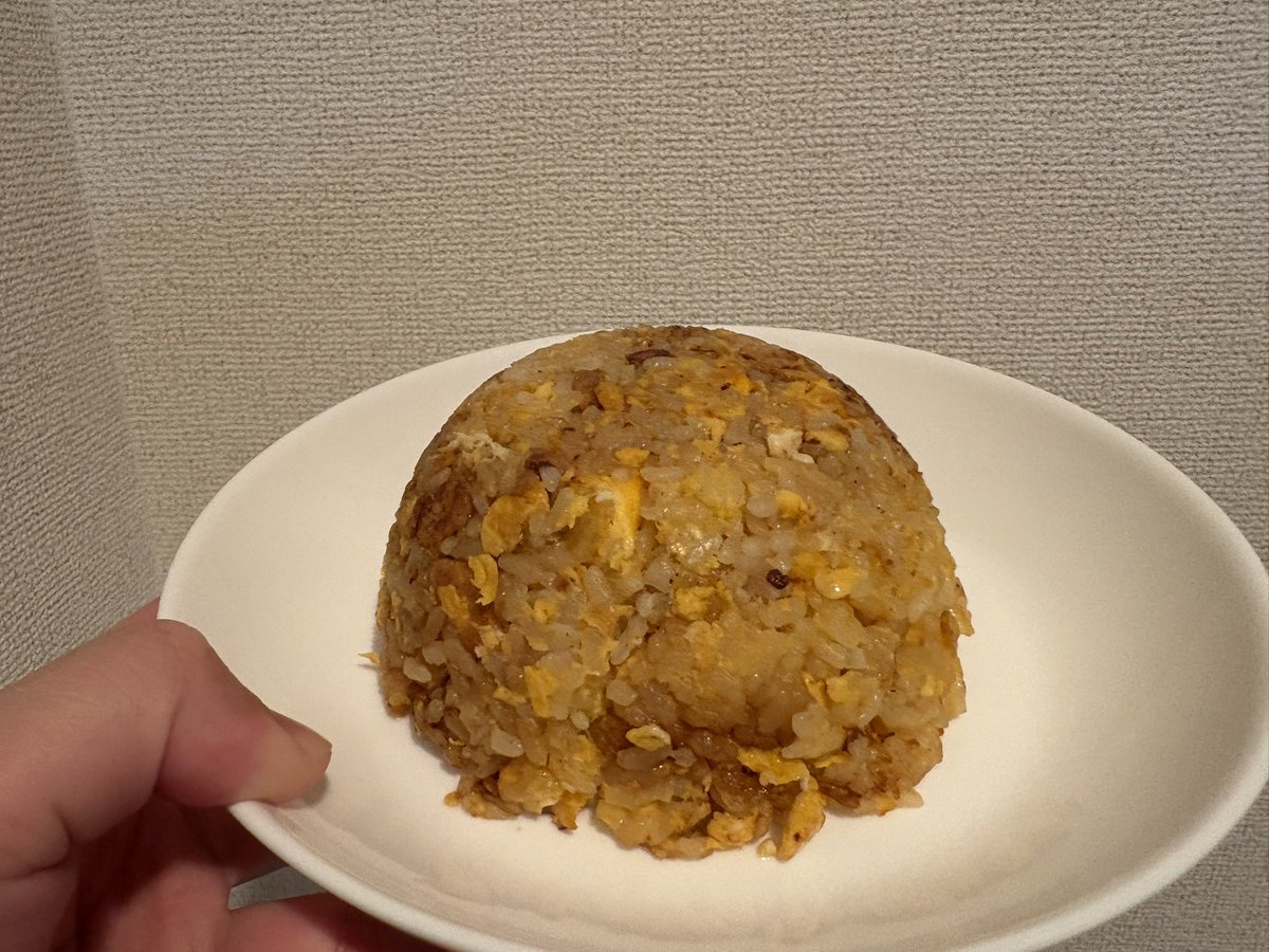 久しぶりにたけてん食堂ですよ奥さん
ニンニク一欠片入れた炒飯は格別の旨さでして
今もニンニクの香りを身に纏わせております