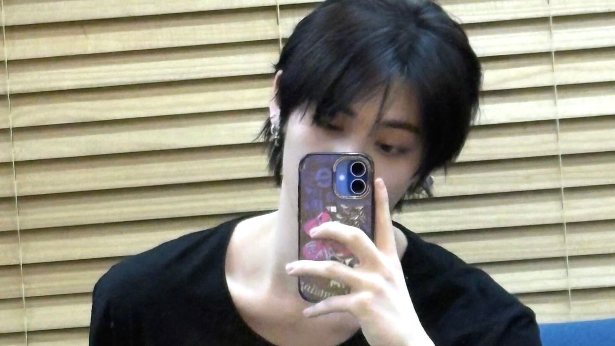 근데태사니 폰케왜이래 나만이상하게보이는줄
누가땅에굴럿냬 존웃 아